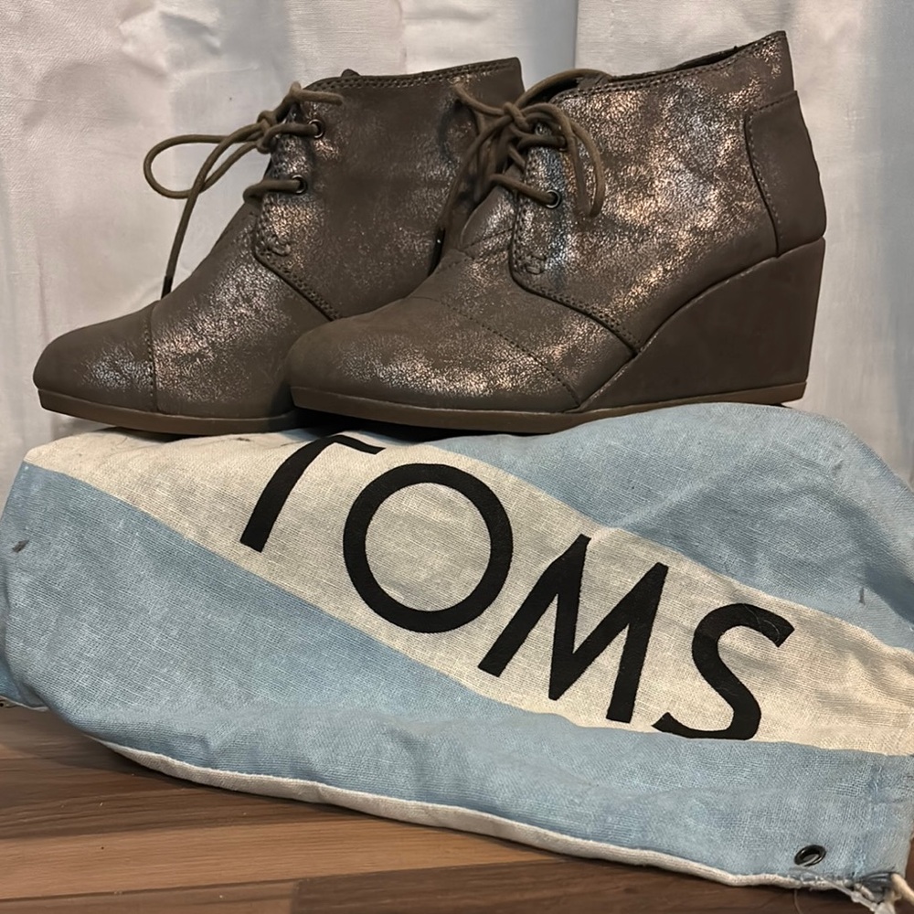 TOMS Shimmering Gray Wedge Boots